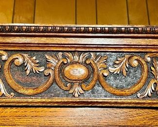 detail - beautiful carvings