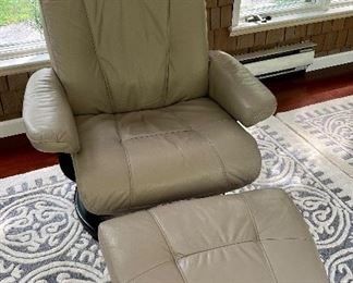 Ekornes STYLE Leather Chair and Ottoman