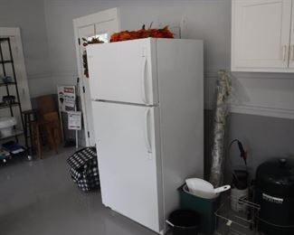Fridge  With  Working  Ice  Maker 