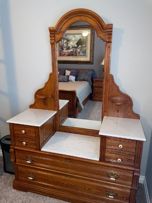 Lexington Dixie Recollections Queen Bedroom Set!