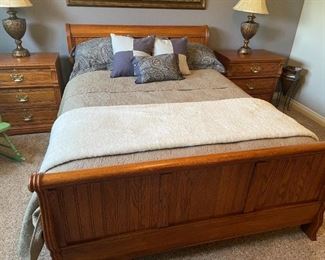 Lexington Dixie Recollections Queen Bedroom Set with The Chandler Collection Queen Quilt w/6 Pillows!