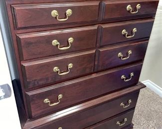 5-Drawer Dresser!