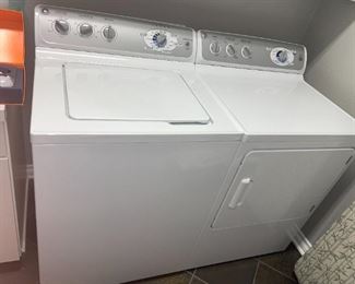GE Washer #WJRE5500G2WW,GE Dryer
#DRSR483EG6WW!
