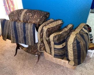 Waverly King Comforter Set: Comforter, Skirt & 4 Pillows!