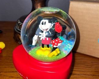 1945 Mickey & Minnie “Loving Moments…Lasting Memories” Musical Water Globe Works!