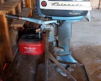 Vintage Evinrude Fastwin 18HP Outboard Boat Motor With Stand