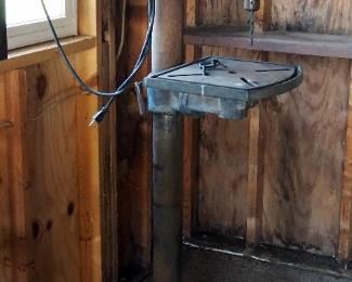 Craftsman 15" Electric Drill Press, Model # 113.213850, Powers On