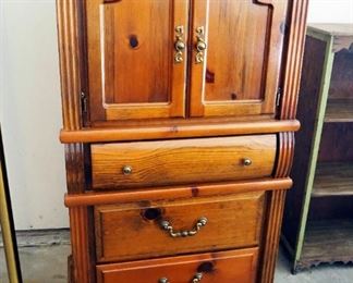 Broyhill 4-Drawer Chest Of Drawers With Upper 2 Door Cabinet, 55.5" x 32.5" x 19"