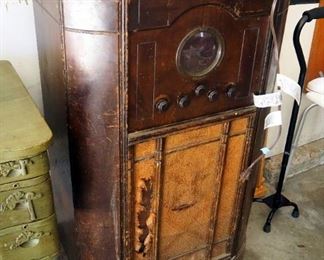 RCA Victor Radio Cabinet Complete With Tube Radio And Speaker, 41" x 24" x 14", Powers On
