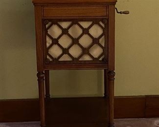 Thomas Edison Phonograph + 15 Disc Set