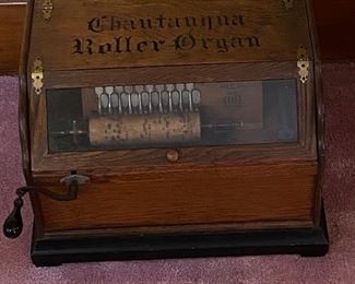 Chautauqua Roller Organ + 13 Scrolls