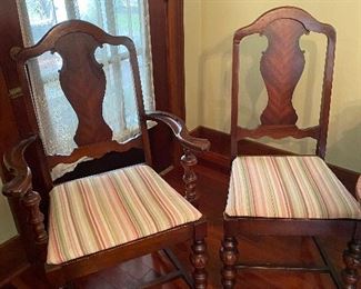 4 Piece Spindle Dining Room Chair Set