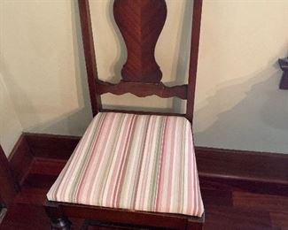 4 Piece Spindle Dining Room Chair Set