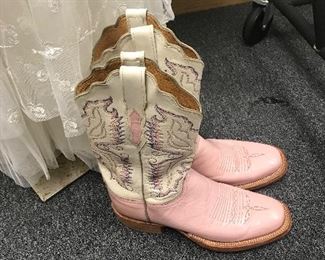 Like new pink cowgirls boots size 8.5