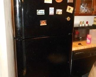Frigidaire Refrigerator, nice mixing bowls