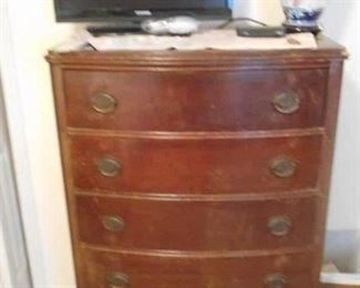 mahagony chest, flat screen tv