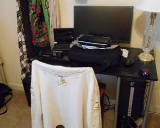 HP Computer and desk