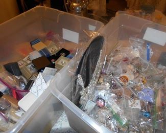 Huge collection costume , jewelry, rings, pins , watches. necklaces