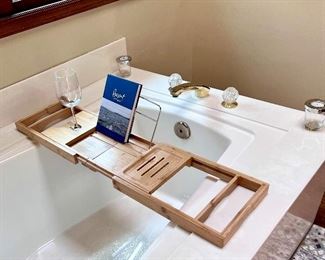 Bathtub tray