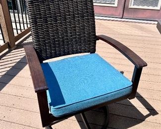 Patio chair / outdoor swivel chair