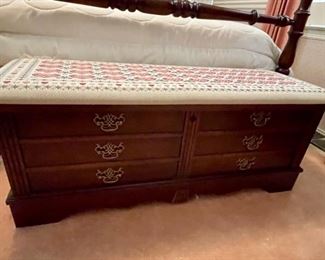 Lane blanket chest