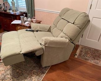 Med-Lift recliner/lift chair