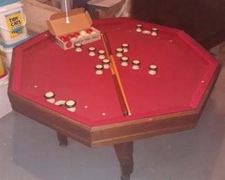 Bumper pool table 