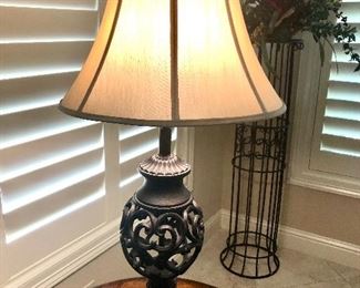 Scroll base lamp