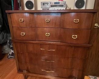 Bassett Mid-Century Modern chest of drawers