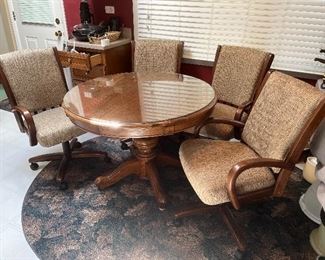 Kitchen table with 1 leaf and 4 chairs - includes a glass top!