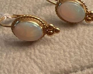 14 K yellow gold pierced earrings with opals#12