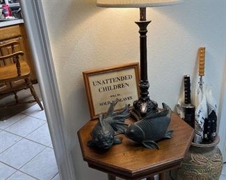 entry table with lamp