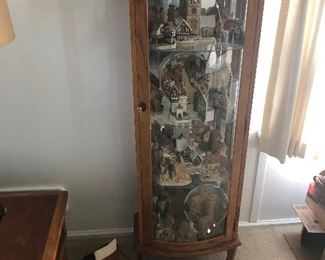 Large Collection of David Winter Cottages & Oak Display Cabinet