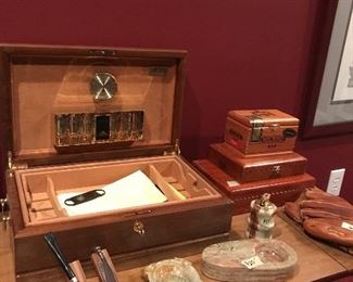 Cigar boxes and humidors 