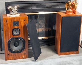 Macintosh XD715 speakers, great sound!