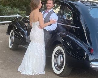 another great pic of the bride & groom ( rent out your car for weddings)