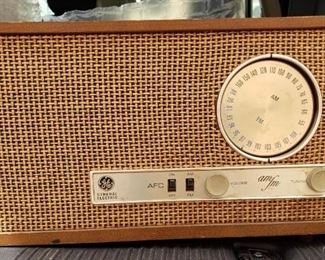 INV #314: Vintage GE AM/FM radio T290A