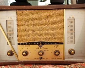 INV #315: Vintage Emerson AM/FM radio Model 908