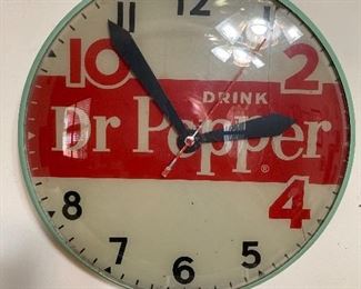 Vintage Dr. Pepper click
RUNS
The back glass has a crack