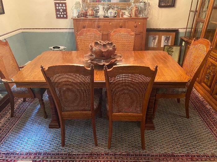 Dining table with 2 leaves and 6 chairs