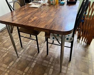 Vintage formica top table; 4 chairs; 1 leaf