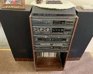 Realistic stereo & speakers