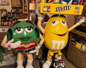 m&m store displays