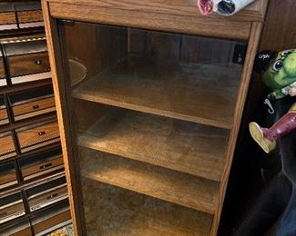 stereo cabinet with magnetic door