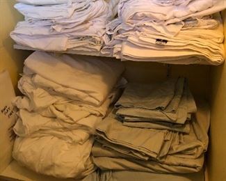 Lots of king size sheets + some pillow cases (100% cotton)