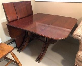 Quadruple pedestal mahogany Duncan Phyfe dining table with many leaves