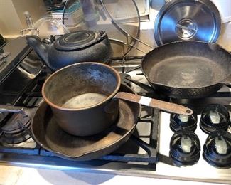 Cast iron kettle, cast iron skillets including Chicago Hardware 889A w/ hammered sides, copper pot