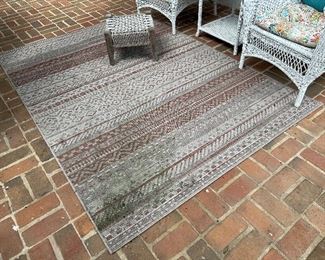 Grey & burgundy outdoor patterned rug