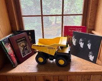 Tonka & books