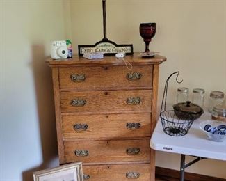 Lovely antique oak chest of drawers
